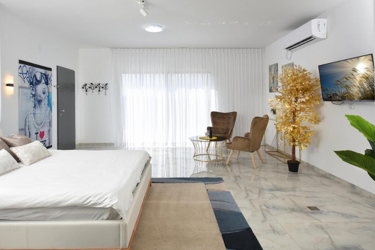 הסויטות של פולי Manot Exterior foto