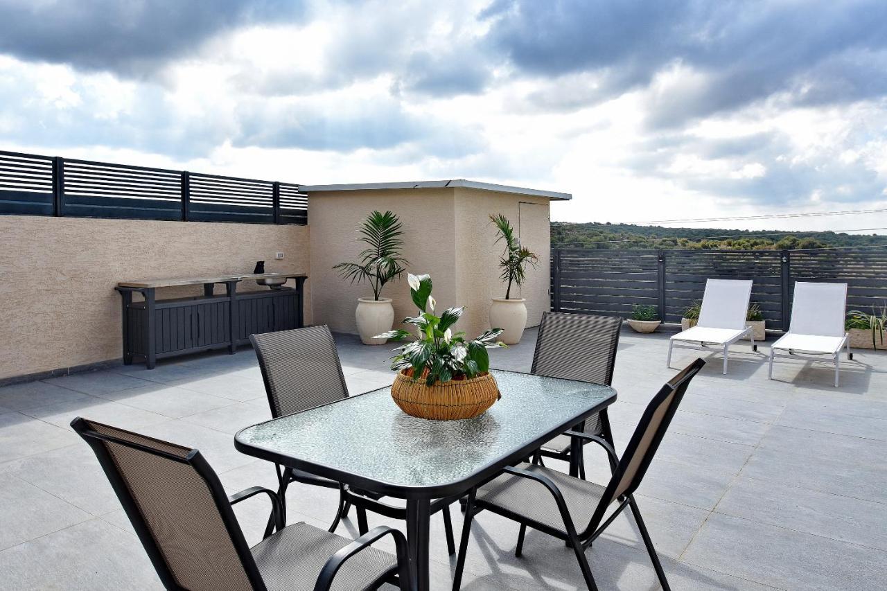 הסויטות של פולי Manot Exterior foto